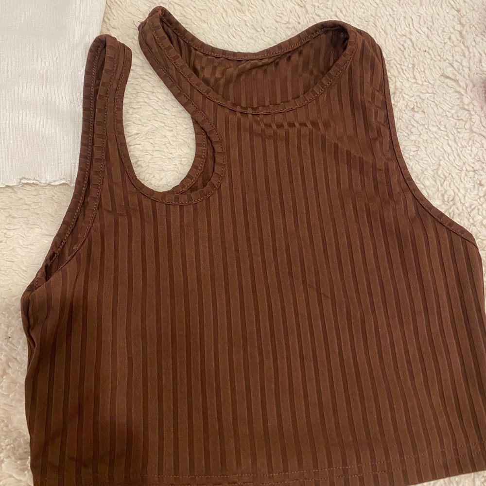 Tank tops - Picture 3 of 5